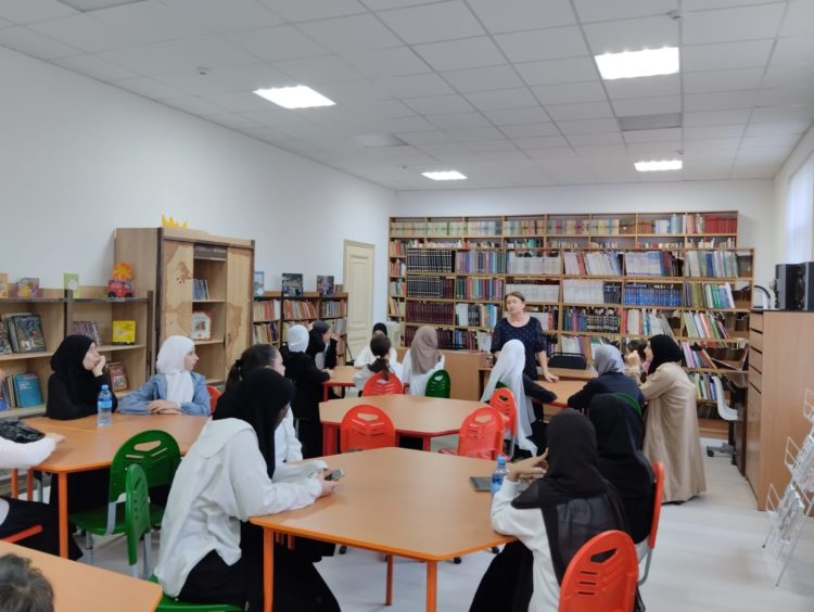 6б и 8а классы, согласно воспитательному плану школы, посетили Хасавюртовскую центральную городскую библиотеку имени Расула Гамзатова.